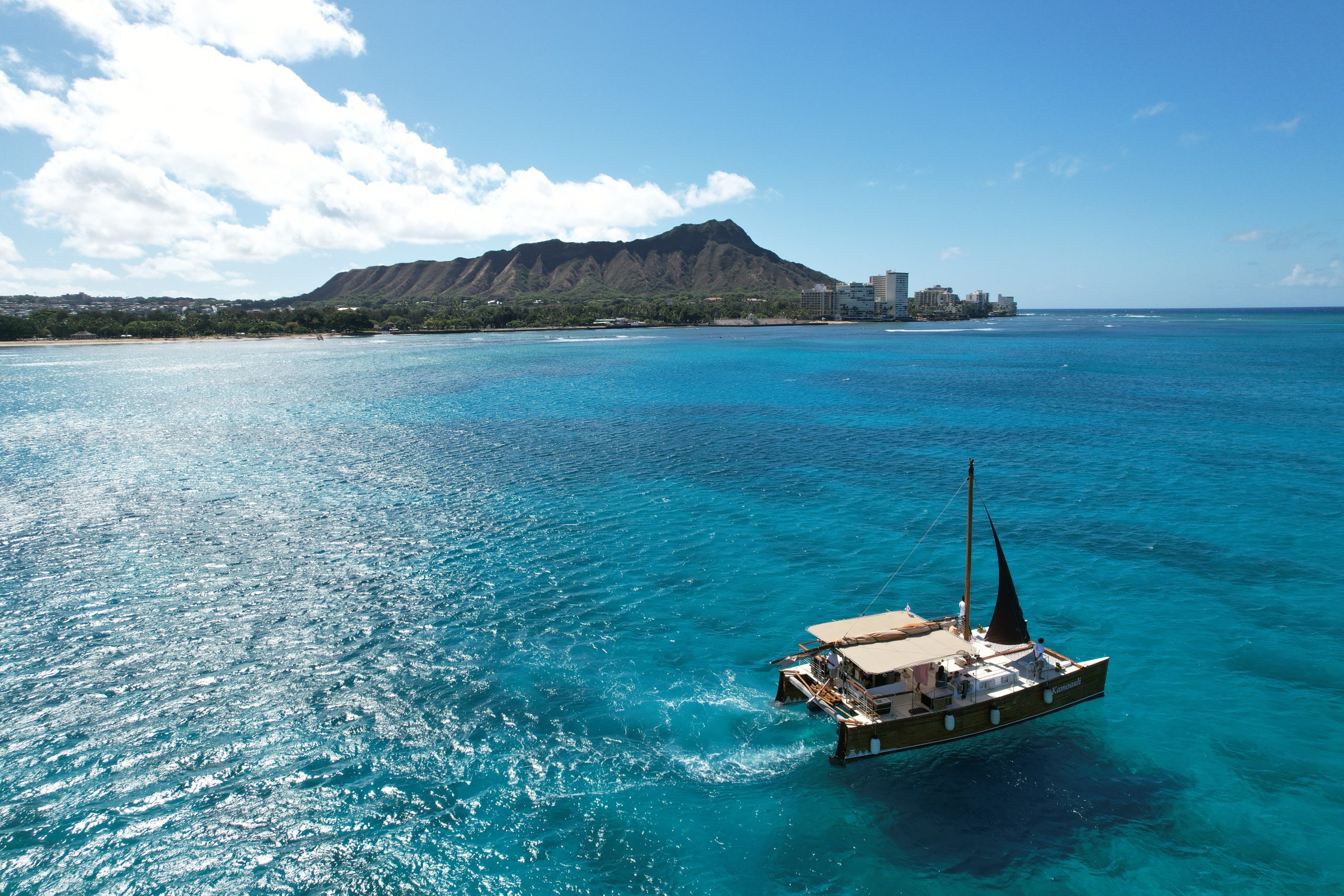 sail-waikiki-oahu-Hawaii-diamond-head